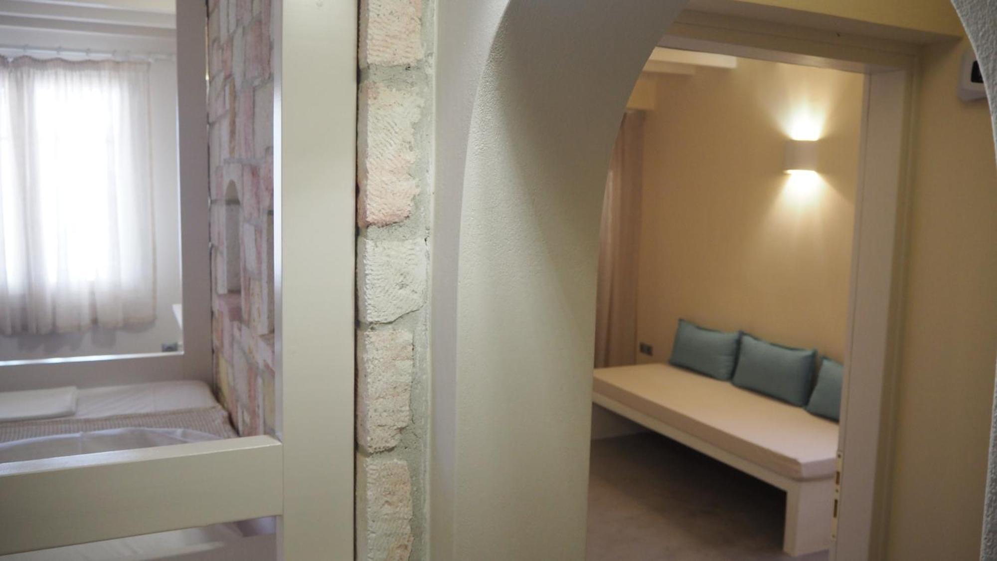 Ataraxia- Stonebuilt And Holiday home Kimolos